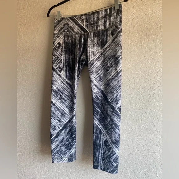 Lululemon Wunder Under Crop II *Full-On Luon in Heat Wave White Black ~ Size 6 - Picture 4 of 9